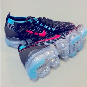 Nike VaporMax Flynit 3 woman’s shoes.